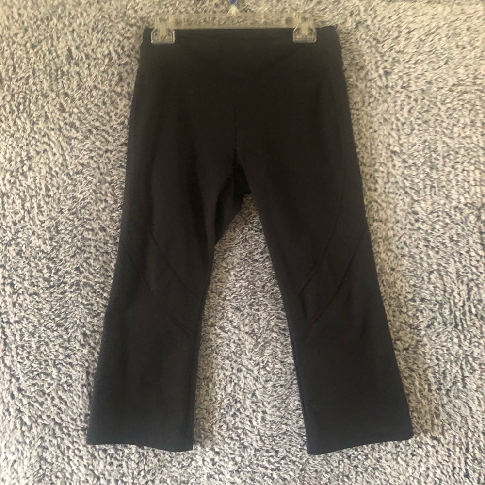 Beautiful Women’s Lack yoga Capris Size M in Excellent Used Condition